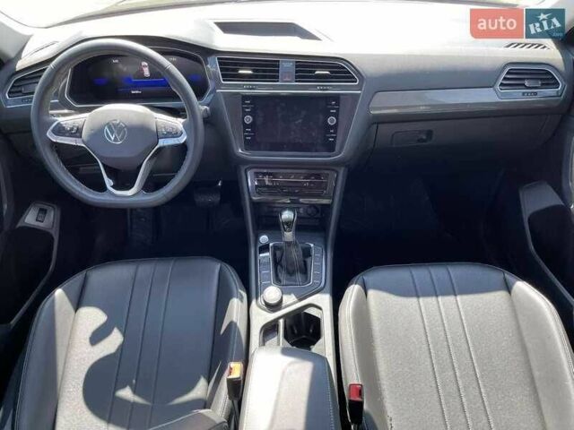 Чорний Фольксваген Тігуан, об'ємом двигуна 2 л та пробігом 54 тис. км за 21000 $, фото 3 на Automoto.ua