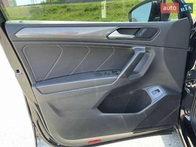 Чорний Фольксваген Тігуан, об'ємом двигуна 2 л та пробігом 54 тис. км за 21000 $, фото 6 на Automoto.ua