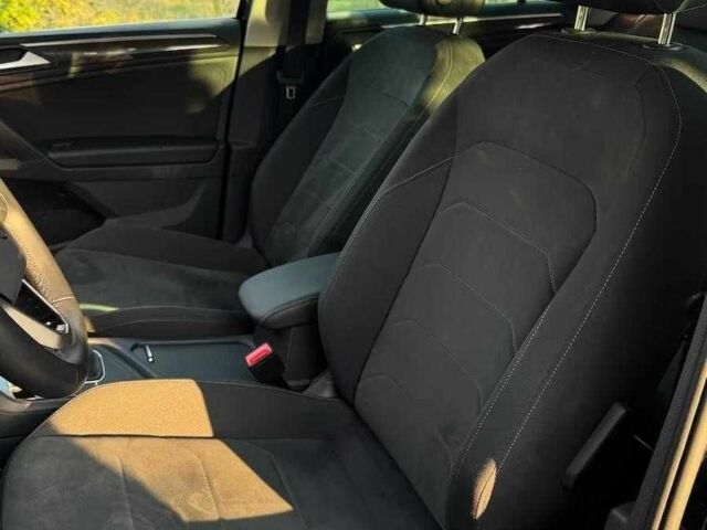 Чорний Фольксваген Тігуан, об'ємом двигуна 0 л та пробігом 42 тис. км за 19000 $, фото 4 на Automoto.ua