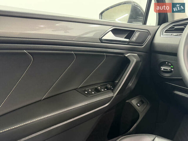 Черный Фольксваген Тигуан, объемом двигателя 2 л и пробегом 13 тыс. км за 27800 $, фото 20 на Automoto.ua