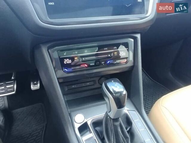 Чорний Фольксваген Тігуан, об'ємом двигуна 1.98 л та пробігом 28 тис. км за 27800 $, фото 14 на Automoto.ua