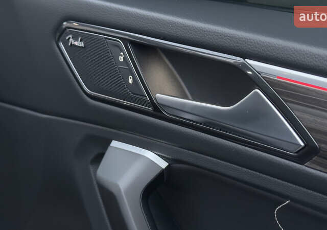 Черный Фольксваген Тигуан, объемом двигателя 1.98 л и пробегом 32 тыс. км за 33700 $, фото 65 на Automoto.ua