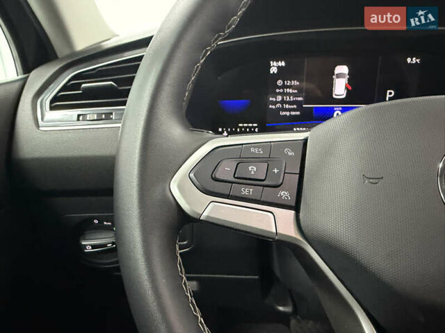 Черный Фольксваген Тигуан, объемом двигателя 2 л и пробегом 13 тыс. км за 27800 $, фото 19 на Automoto.ua