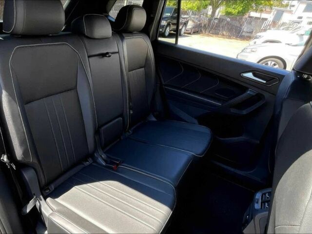 Черный Фольксваген Тигуан, объемом двигателя 2 л и пробегом 11 тыс. км за 7800 $, фото 17 на Automoto.ua