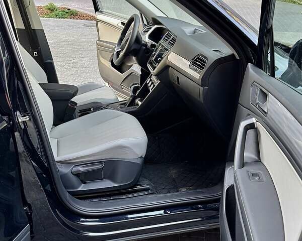 Черный Фольксваген Тигуан, объемом двигателя 1.98 л и пробегом 50 тыс. км за 23700 $, фото 23 на Automoto.ua