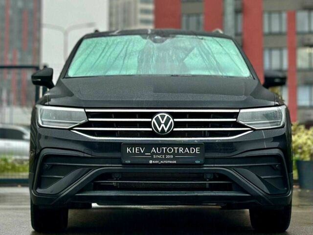 Черный Фольксваген Тигуан, объемом двигателя 2 л и пробегом 71 тыс. км за 27900 $, фото 2 на Automoto.ua