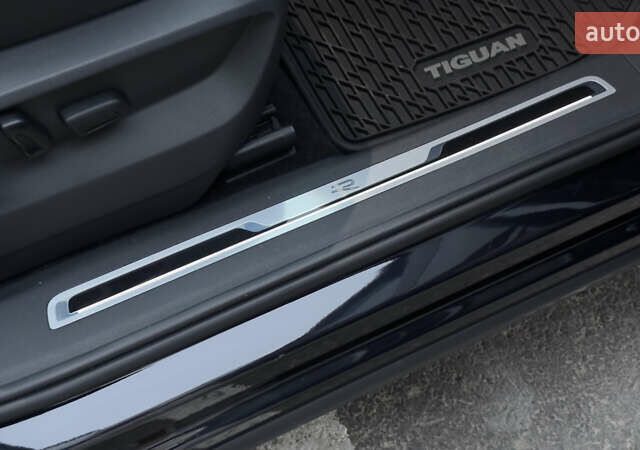 Черный Фольксваген Тигуан, объемом двигателя 1.98 л и пробегом 32 тыс. км за 33700 $, фото 67 на Automoto.ua