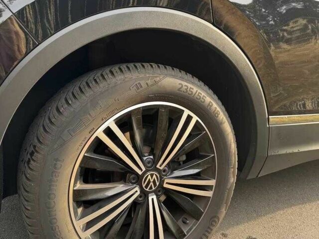 Чорний Фольксваген Тігуан, об'ємом двигуна 0 л та пробігом 42 тис. км за 19000 $, фото 8 на Automoto.ua