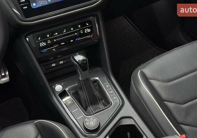 Черный Фольксваген Тигуан, объемом двигателя 1.98 л и пробегом 32 тыс. км за 33700 $, фото 38 на Automoto.ua