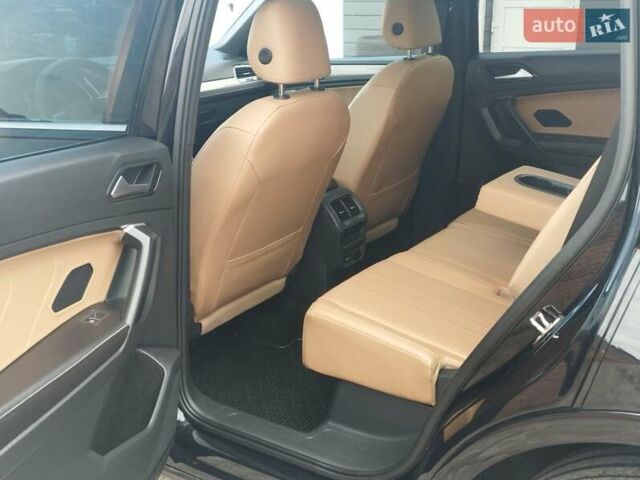 Чорний Фольксваген Тігуан, об'ємом двигуна 1.98 л та пробігом 28 тис. км за 27800 $, фото 10 на Automoto.ua