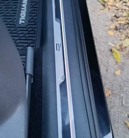 Черный Фольксваген Тигуан, объемом двигателя 2 л и пробегом 89 тыс. км за 26900 $, фото 70 на Automoto.ua