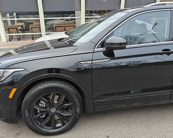 Чорний Фольксваген Тігуан, об'ємом двигуна 1.98 л та пробігом 55 тис. км за 28500 $, фото 2 на Automoto.ua