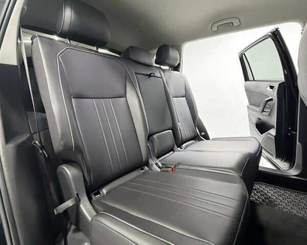 Черный Фольксваген Тигуан, объемом двигателя 2 л и пробегом 13 тыс. км за 27800 $, фото 12 на Automoto.ua