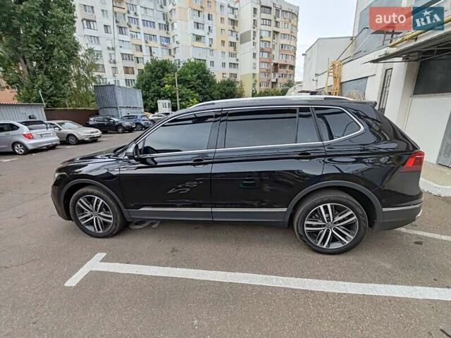 Чорний Фольксваген Тігуан, об'ємом двигуна 2 л та пробігом 16 тис. км за 42000 $, фото 2 на Automoto.ua
