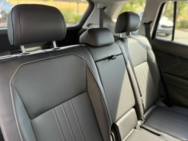 Черный Фольксваген Тигуан, объемом двигателя 2 л и пробегом 12 тыс. км за 25500 $, фото 9 на Automoto.ua