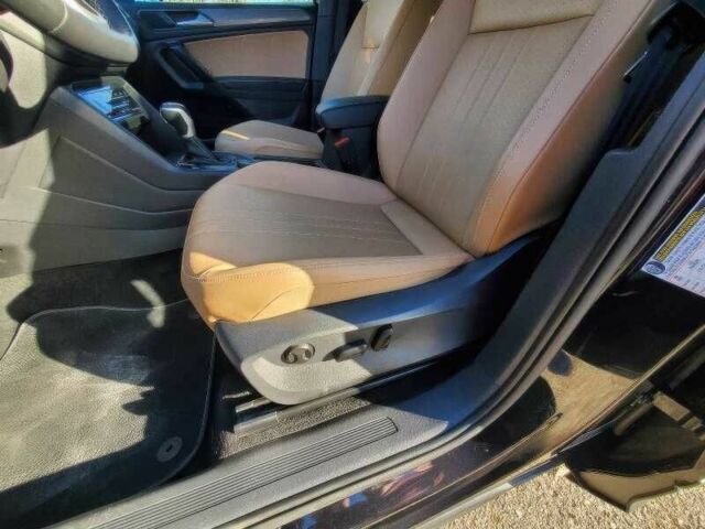 Черный Фольксваген Тигуан, объемом двигателя 2 л и пробегом 15 тыс. км за 11500 $, фото 12 на Automoto.ua