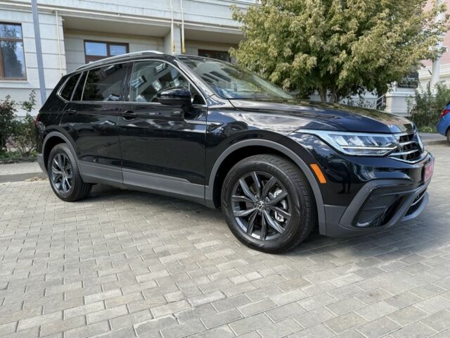 Черный Фольксваген Тигуан, объемом двигателя 2 л и пробегом 12 тыс. км за 25500 $, фото 3 на Automoto.ua