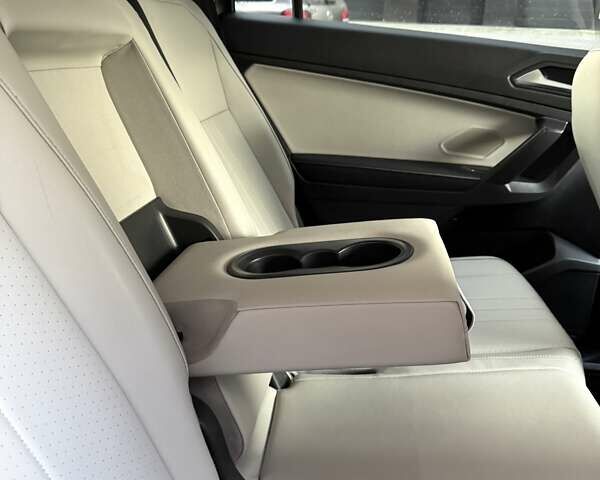 Черный Фольксваген Тигуан, объемом двигателя 1.98 л и пробегом 50 тыс. км за 23700 $, фото 21 на Automoto.ua