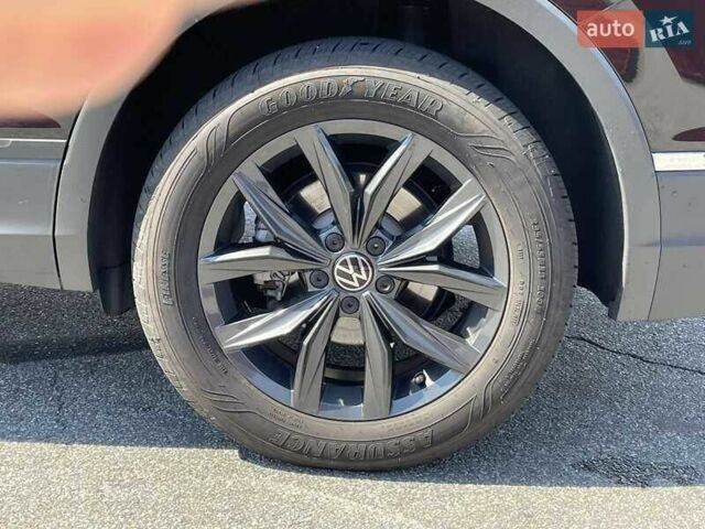 Чорний Фольксваген Тігуан, об'ємом двигуна 2 л та пробігом 54 тис. км за 21000 $, фото 7 на Automoto.ua