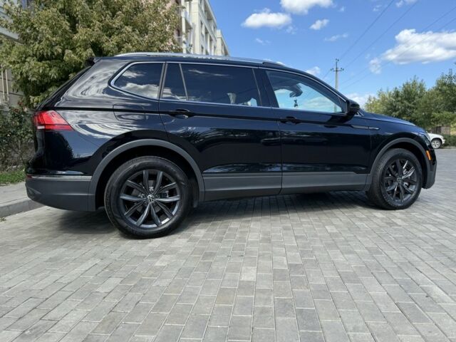 Черный Фольксваген Тигуан, объемом двигателя 2 л и пробегом 12 тыс. км за 25500 $, фото 4 на Automoto.ua