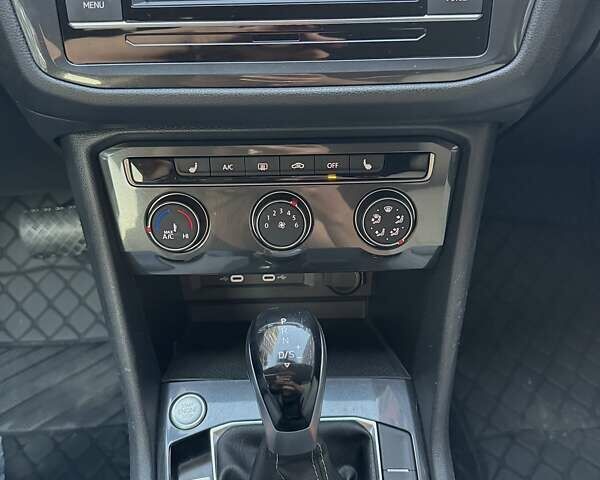 Черный Фольксваген Тигуан, объемом двигателя 1.98 л и пробегом 50 тыс. км за 23700 $, фото 19 на Automoto.ua