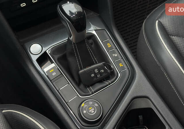 Черный Фольксваген Тигуан, объемом двигателя 1.98 л и пробегом 32 тыс. км за 33700 $, фото 49 на Automoto.ua