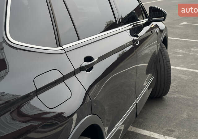 Черный Фольксваген Тигуан, объемом двигателя 1.98 л и пробегом 32 тыс. км за 33700 $, фото 25 на Automoto.ua