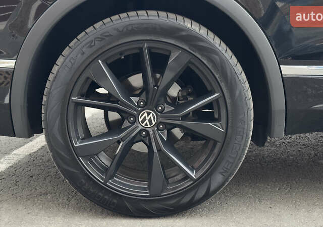 Черный Фольксваген Тигуан, объемом двигателя 1.98 л и пробегом 32 тыс. км за 33700 $, фото 18 на Automoto.ua