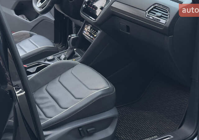 Черный Фольксваген Тигуан, объемом двигателя 1.98 л и пробегом 32 тыс. км за 33700 $, фото 66 на Automoto.ua