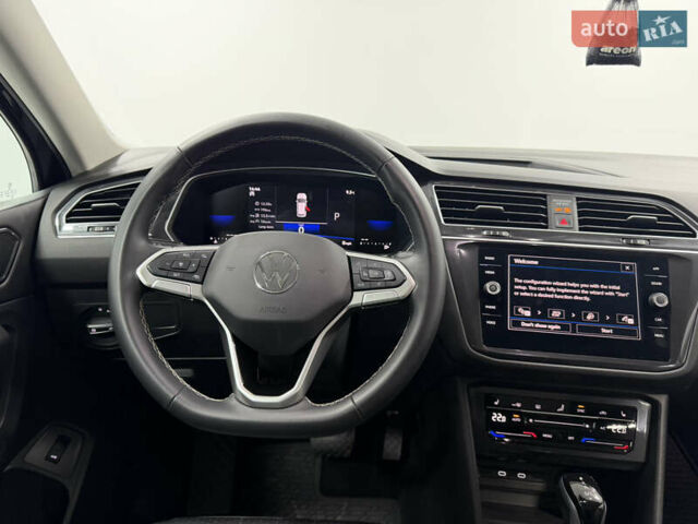 Черный Фольксваген Тигуан, объемом двигателя 2 л и пробегом 13 тыс. км за 27800 $, фото 18 на Automoto.ua