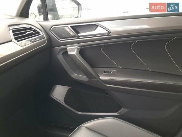 Чорний Фольксваген Тігуан, об'ємом двигуна 1.98 л та пробігом 4 тис. км за 28900 $, фото 22 на Automoto.ua