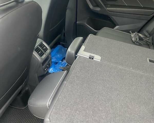 Чорний Фольксваген Тігуан, об'ємом двигуна 1.98 л та пробігом 3 тис. км за 14000 $, фото 6 на Automoto.ua