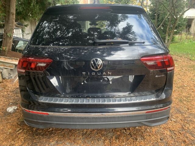 Чорний Фольксваген Тігуан, об'ємом двигуна 2 л та пробігом 14 тис. км за 12900 $, фото 2 на Automoto.ua