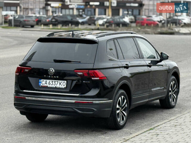 Черный Фольксваген Тигуан, объемом двигателя 2 л и пробегом 12 тыс. км за 25500 $, фото 6 на Automoto.ua