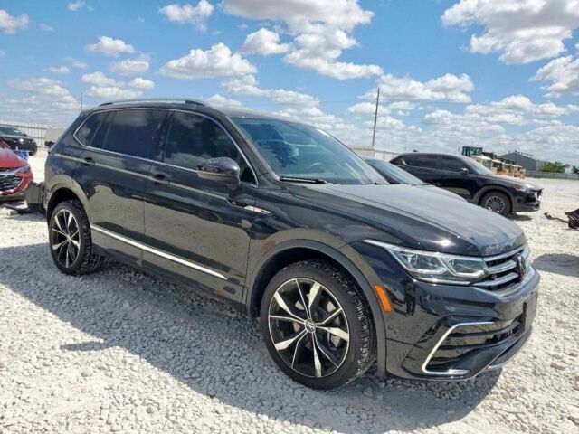 Черный Фольксваген Тигуан, объемом двигателя 2 л и пробегом 15 тыс. км за 9900 $, фото 1 на Automoto.ua