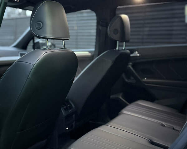 Чорний Фольксваген Тігуан, об'ємом двигуна 2 л та пробігом 17 тис. км за 31500 $, фото 5 на Automoto.ua