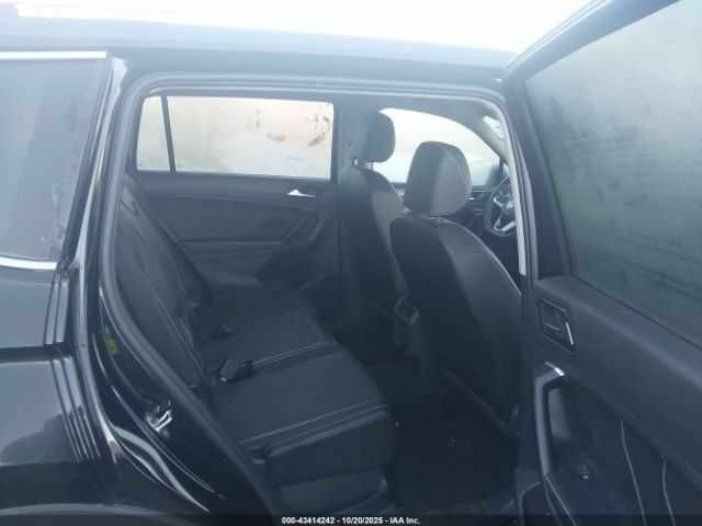 Чорний Фольксваген Тігуан, об'ємом двигуна 2 л та пробігом 16 тис. км за 8000 $, фото 7 на Automoto.ua