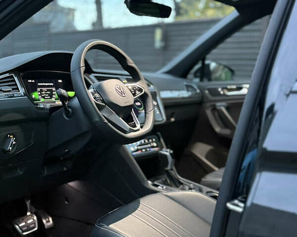 Чорний Фольксваген Тігуан, об'ємом двигуна 2 л та пробігом 17 тис. км за 31500 $, фото 3 на Automoto.ua