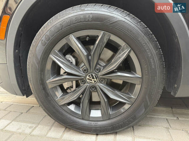 Чорний Фольксваген Тігуан, об'ємом двигуна 1.98 л та пробігом 6 тис. км за 29500 $, фото 25 на Automoto.ua