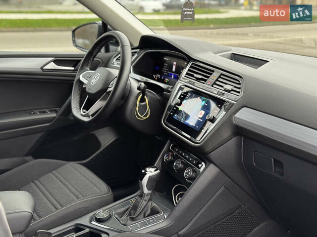 Черный Фольксваген Тигуан, объемом двигателя 2 л и пробегом 12 тыс. км за 25500 $, фото 11 на Automoto.ua