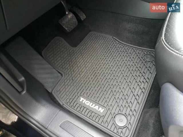 Чорний Фольксваген Тігуан, об'ємом двигуна 1.98 л та пробігом 4 тис. км за 28900 $, фото 21 на Automoto.ua