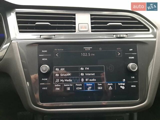 Чорний Фольксваген Тігуан, об'ємом двигуна 1.98 л та пробігом 4 тис. км за 28900 $, фото 19 на Automoto.ua