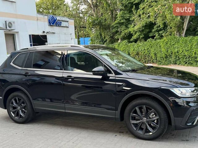 Черный Фольксваген Тигуан, объемом двигателя 1.98 л и пробегом 19 тыс. км за 27499 $, фото 5 на Automoto.ua