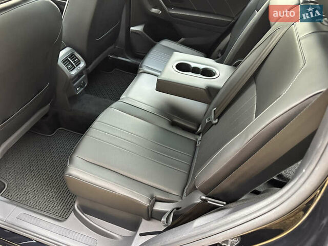 Черный Фольксваген Тигуан, объемом двигателя 1.98 л и пробегом 17 тыс. км за 29500 $, фото 11 на Automoto.ua