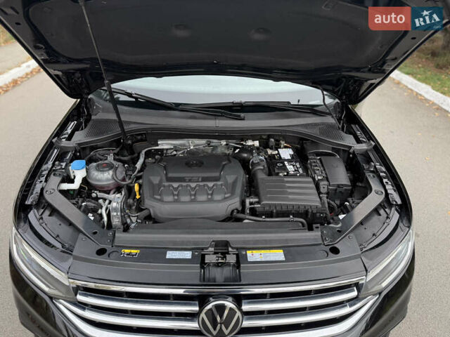 Чорний Фольксваген Тігуан, об'ємом двигуна 1.98 л та пробігом 6 тис. км за 29500 $, фото 20 на Automoto.ua