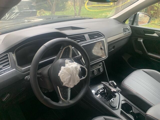 Чорний Фольксваген Тігуан, об'ємом двигуна 2 л та пробігом 14 тис. км за 12900 $, фото 4 на Automoto.ua