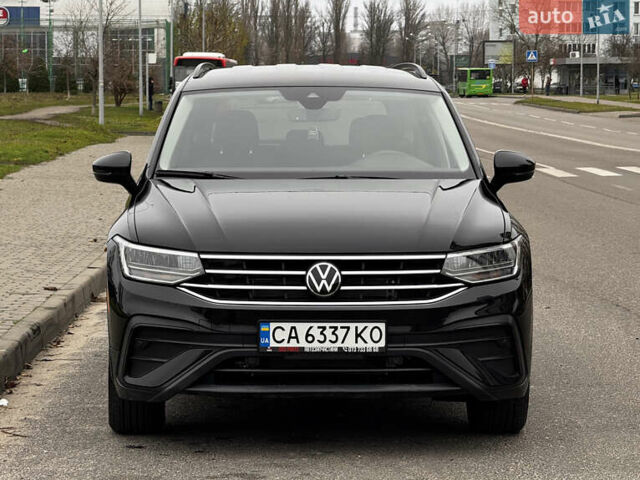 Черный Фольксваген Тигуан, объемом двигателя 2 л и пробегом 12 тыс. км за 25500 $, фото 2 на Automoto.ua