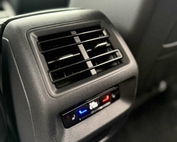 Чорний Фольксваген Тігуан, об'ємом двигуна 2 л та пробігом 1 тис. км за 48700 $, фото 16 на Automoto.ua