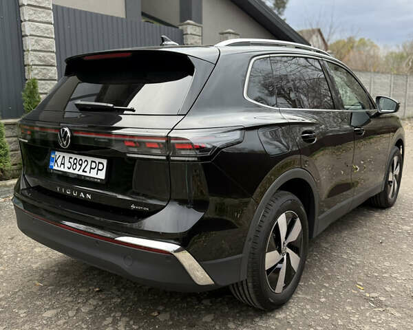 Чорний Фольксваген Тігуан, об'ємом двигуна 2 л та пробігом 1 тис. км за 48700 $, фото 29 на Automoto.ua