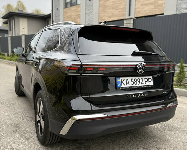 Чорний Фольксваген Тігуан, об'ємом двигуна 2 л та пробігом 1 тис. км за 48700 $, фото 33 на Automoto.ua